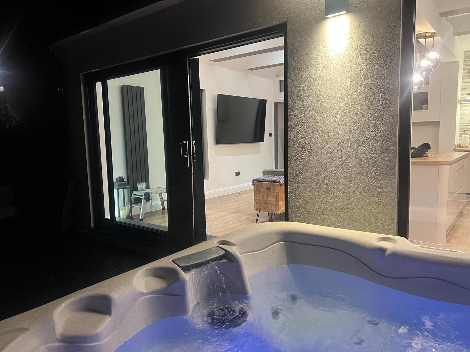 The Broadway Beach House With Hot Tub Herne Bay Bagian luar foto