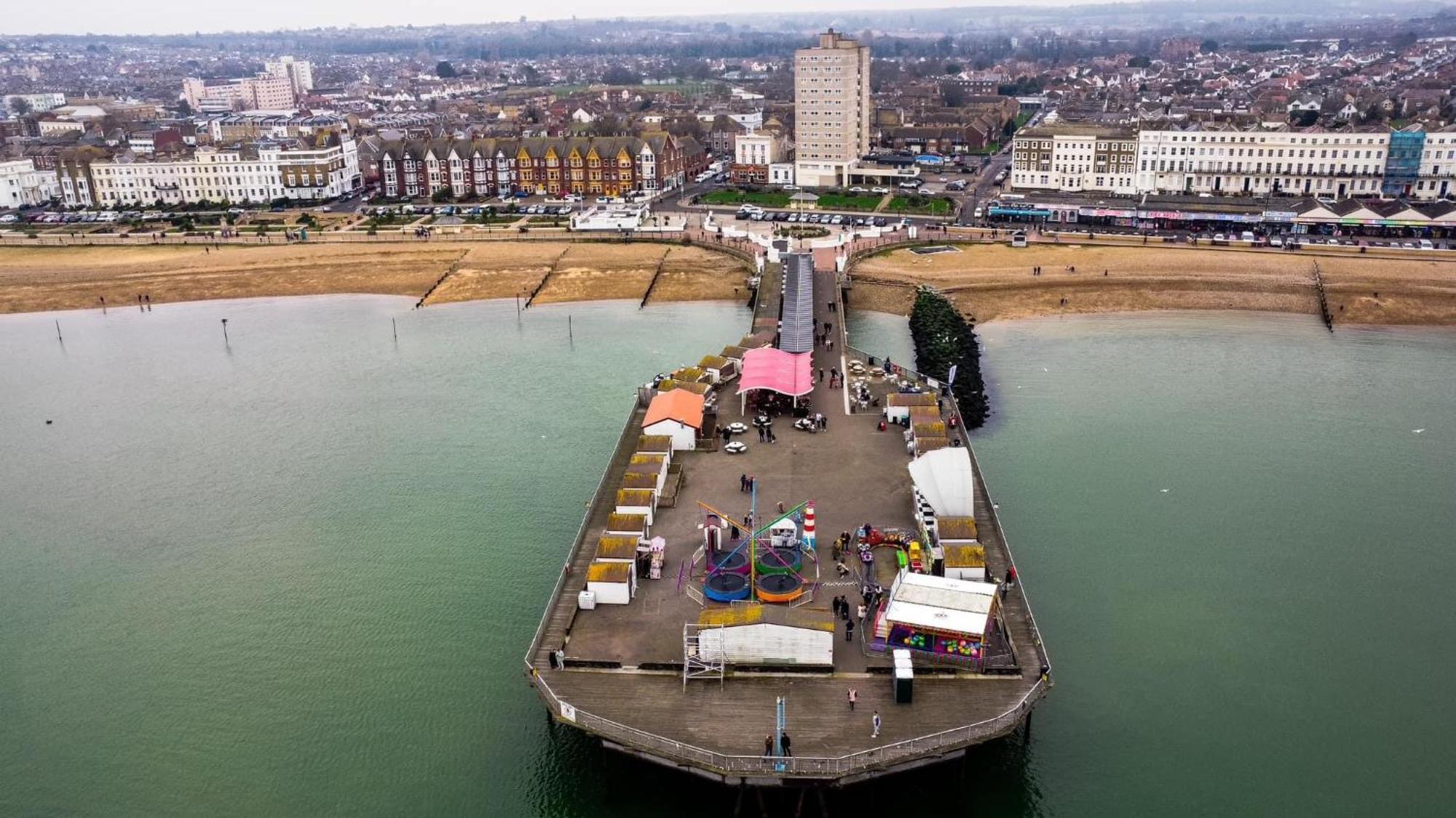 The Broadway Beach House With Hot Tub Herne Bay Bagian luar foto