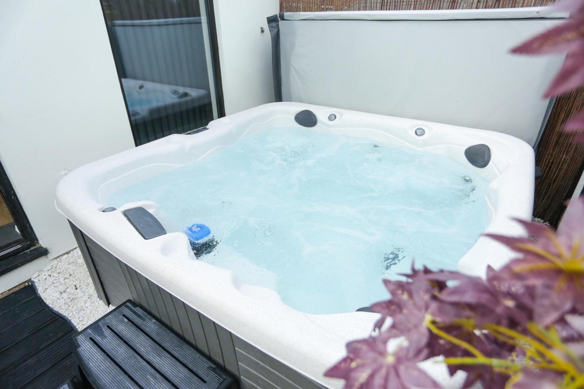 The Broadway Beach House With Hot Tub Herne Bay Bagian luar foto