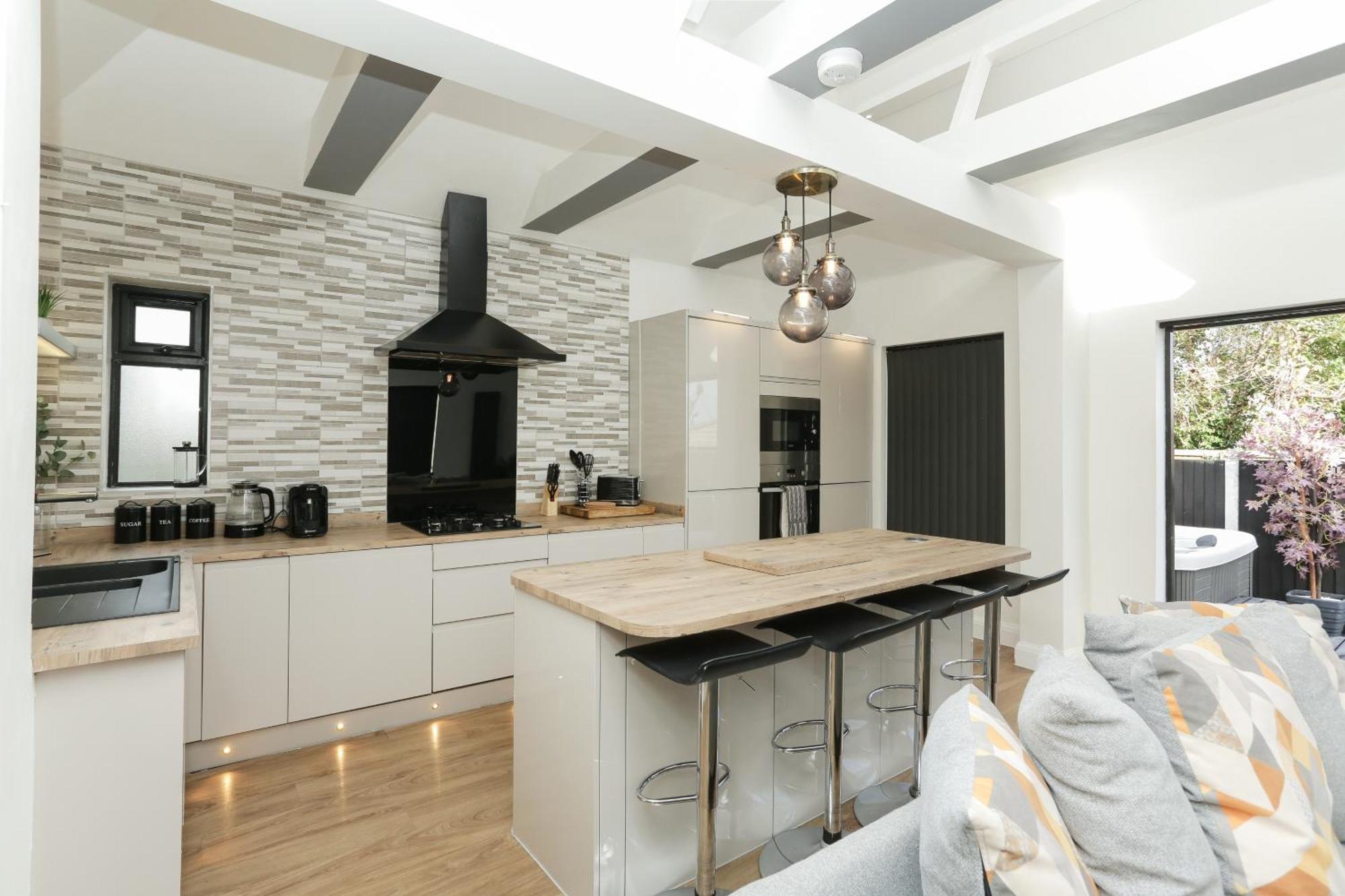 The Broadway Beach House With Hot Tub Herne Bay Bagian luar foto