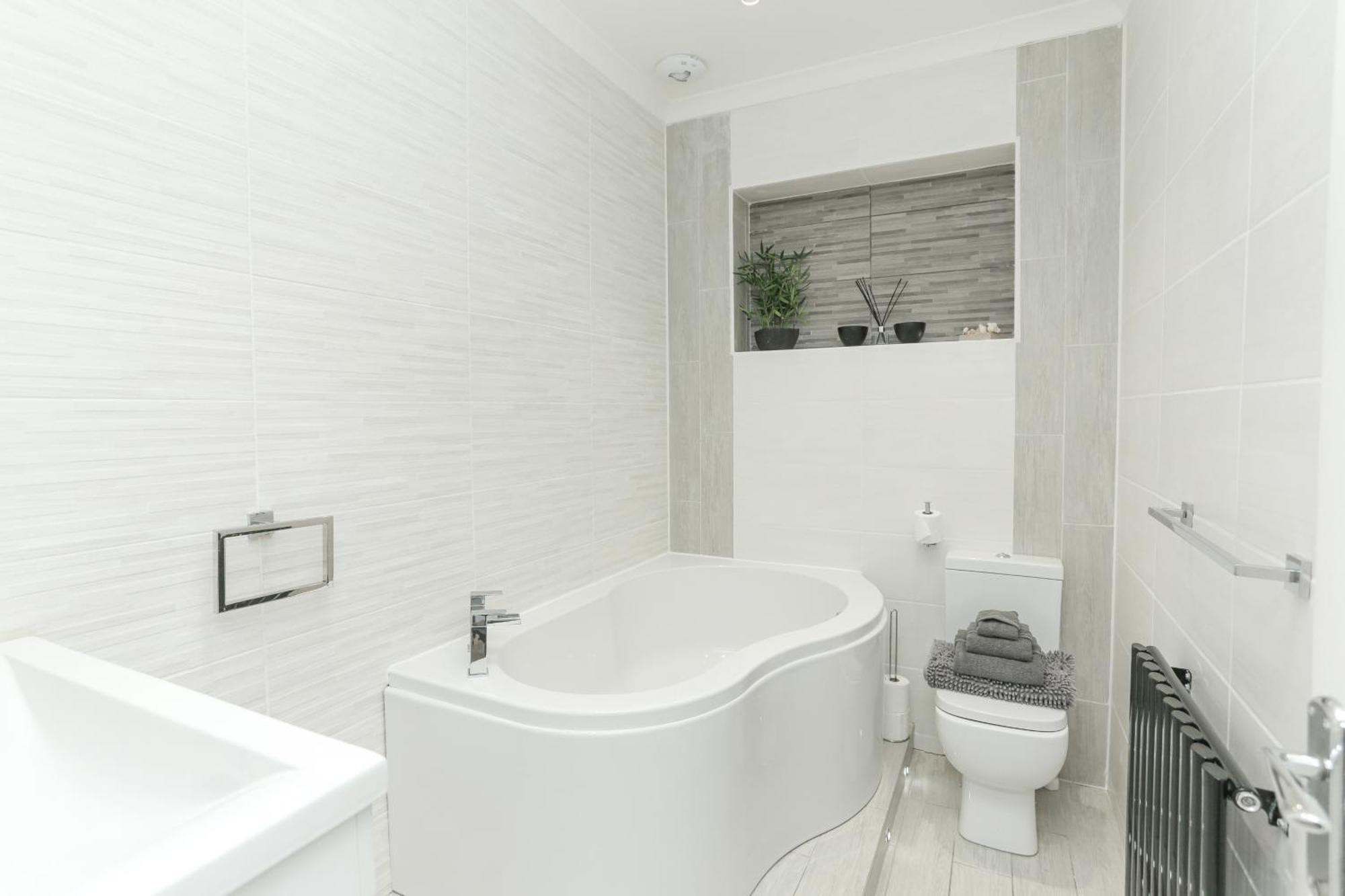 The Broadway Beach House With Hot Tub Herne Bay Bagian luar foto